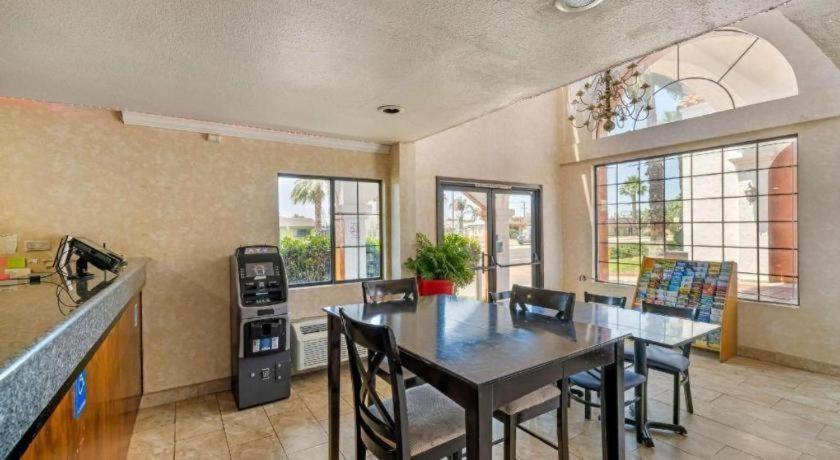 Econo Lodge Moreno Valley Buitenkant foto